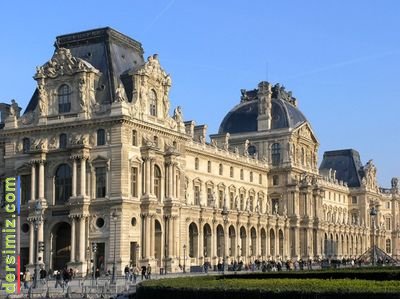 Louvre Sarayı