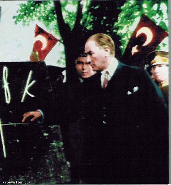 Renklendirilmiş Atatürk Fotoğrafı