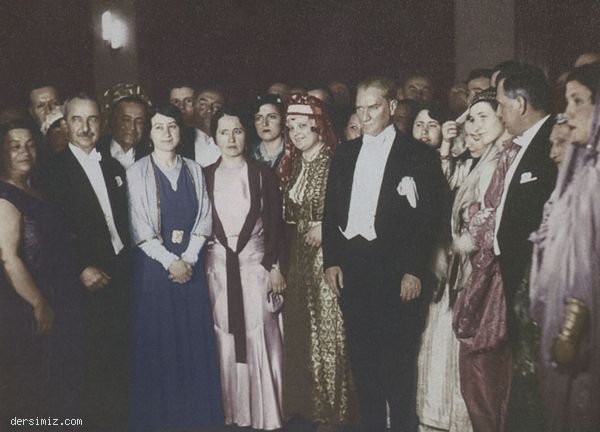 1929 - Ankara Palasta kostümlü Cumhuriyet Balosunda