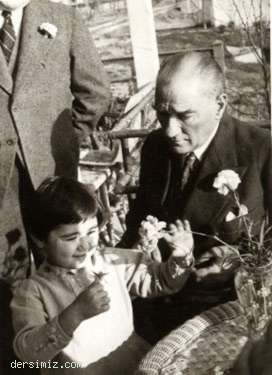 Cumhurbaşkanı Atatürk, küçük Ülkü ile Florya'da Kılıç Ali'nin evinde