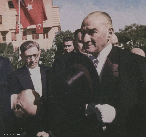 1937 - Cumhuriyet Bayramı tebriklerini kabul için T.B.M.M.ne gelirken