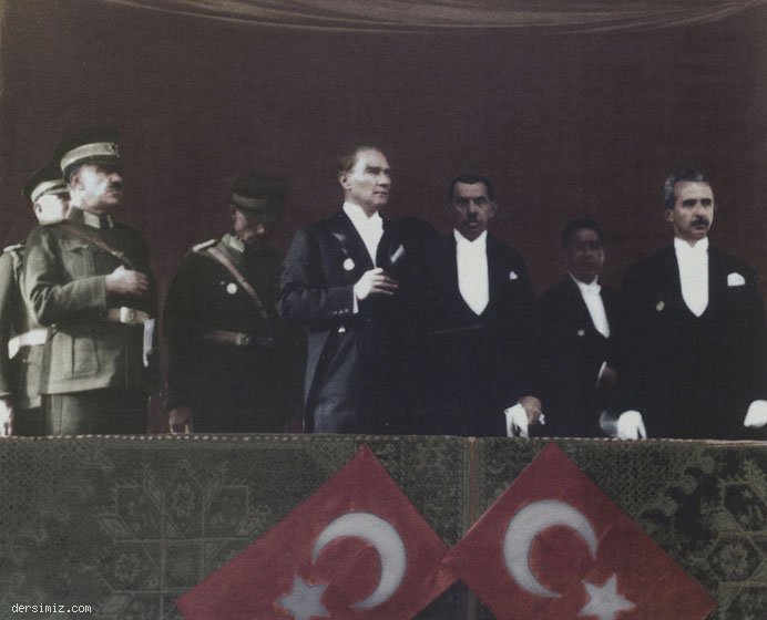 1929 - Cumhuriyet Bayramında şeref tribününde