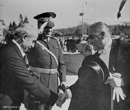 1936 - TBMM'ye gelirken Başbakan İsmet İnönü tarafından karşılanışı